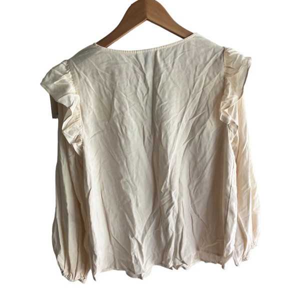 Universal Threads Ruffle Blouse - Picture 2 of 7